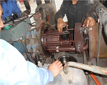 綿陽中央空調(diào)維修-螺桿機(jī)組（保養(yǎng)）